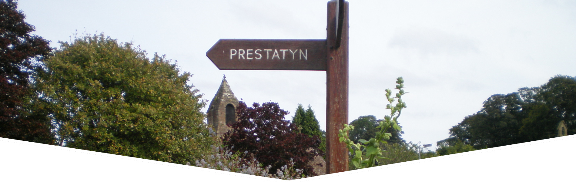 © Malcolm Wilkinson Signpost in Llanas pointing to Prestatyn